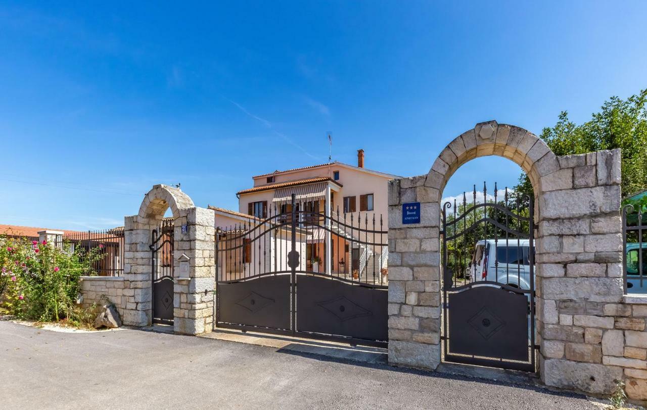 Palmira Appartement Poreč Buitenkant foto